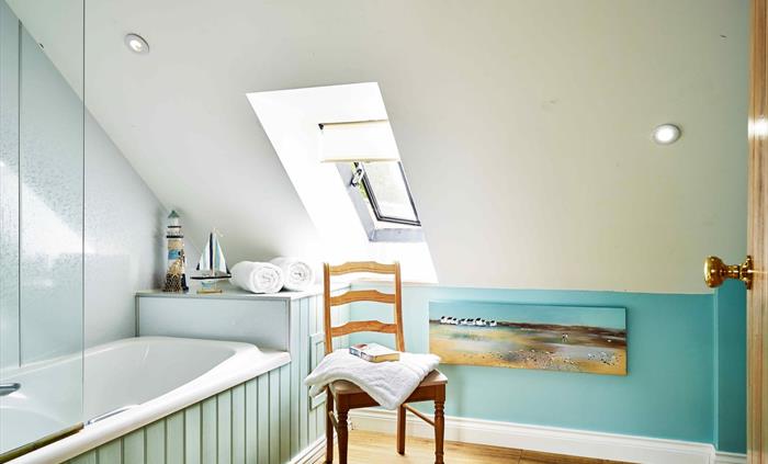 Sycamore Tree Barn Main Family Bathroom